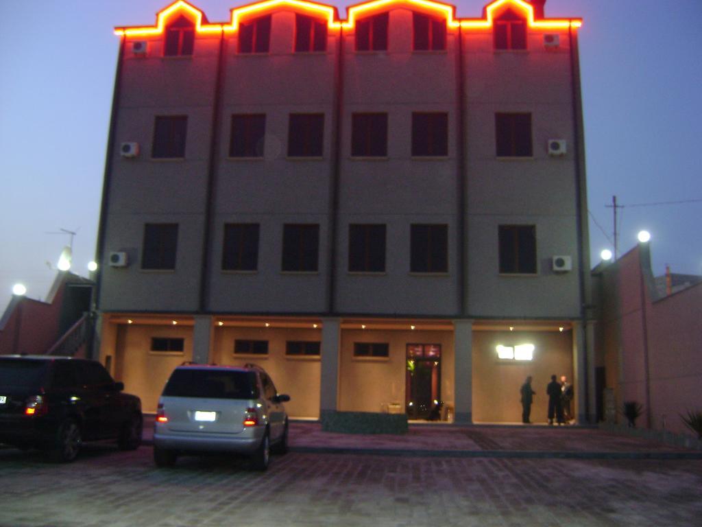 Sochi Plaza Hotel Yerevan Bagian luar foto