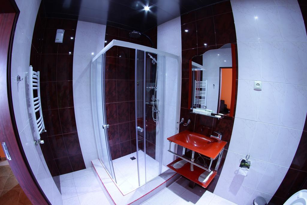 Sochi Plaza Hotel Yerevan Bagian luar foto