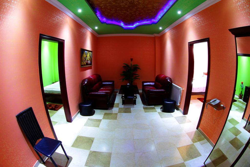 Sochi Plaza Hotel Yerevan Bagian luar foto