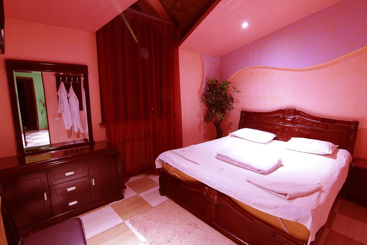 Sochi Plaza Hotel Yerevan Bagian luar foto
