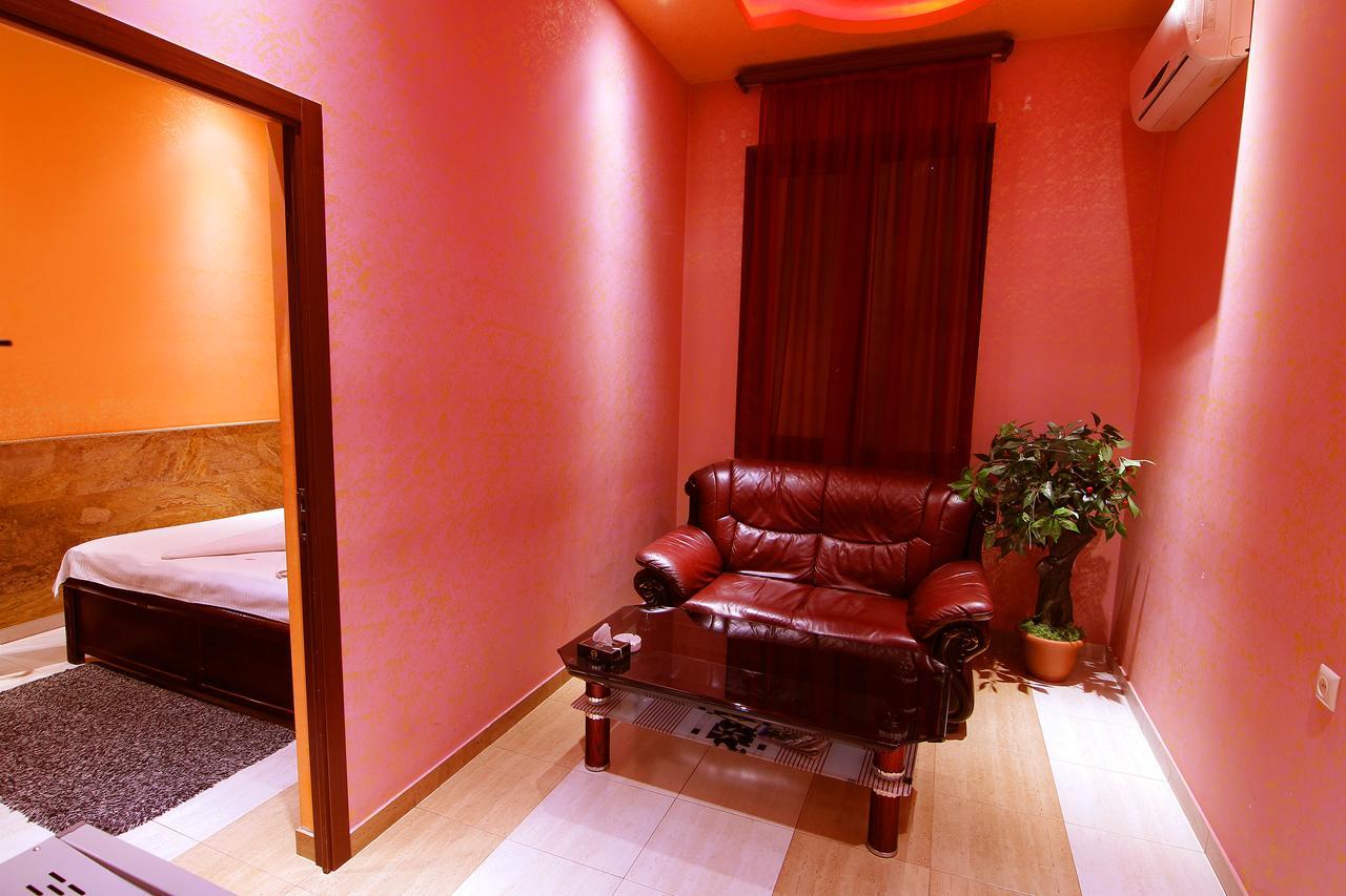Sochi Plaza Hotel Yerevan Bagian luar foto