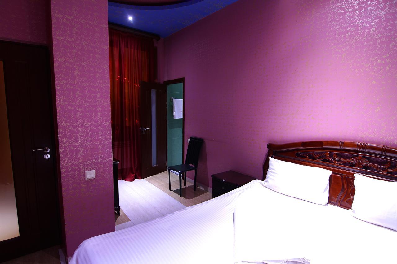 Sochi Plaza Hotel Yerevan Bagian luar foto