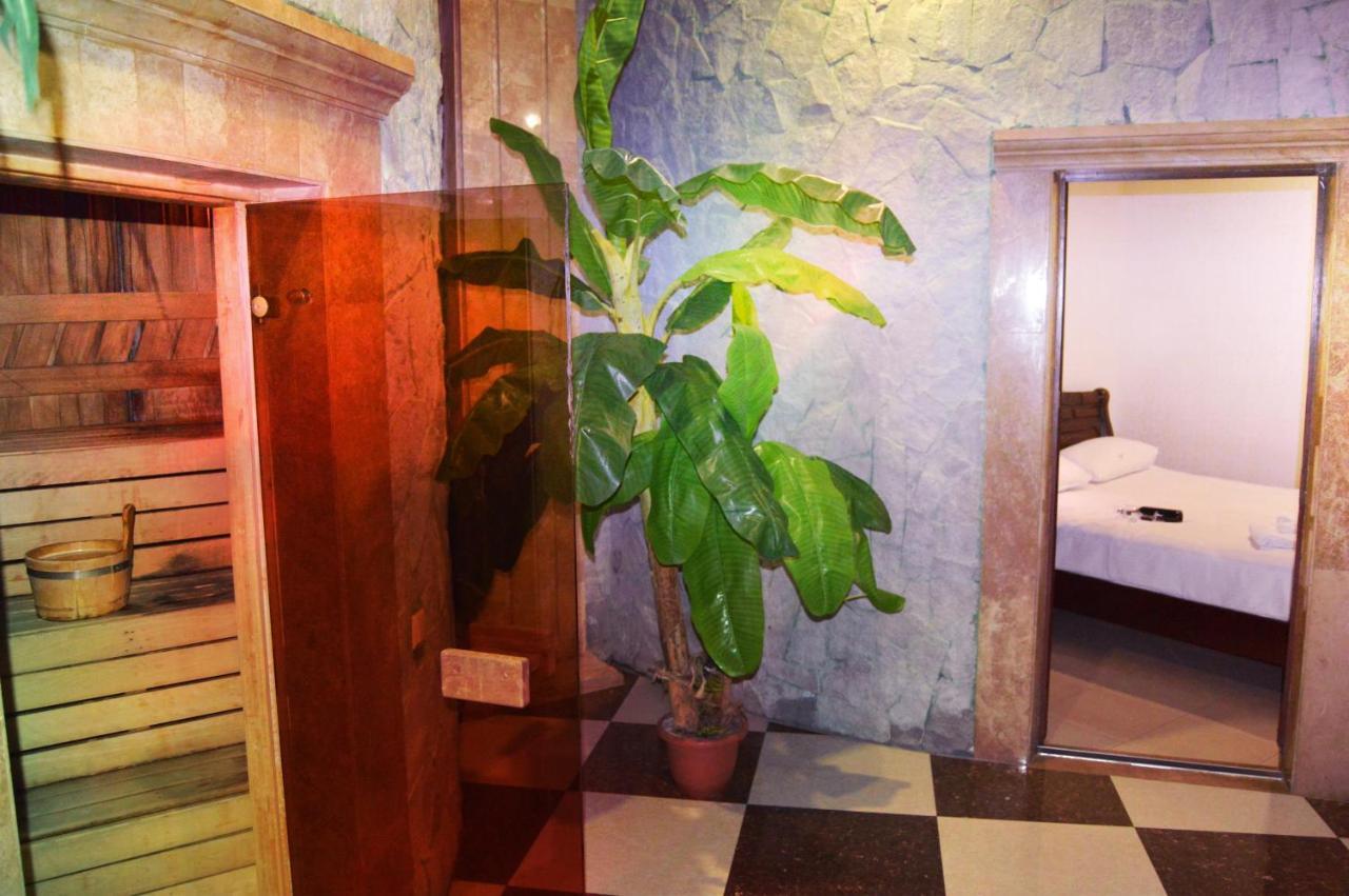 Sochi Plaza Hotel Yerevan Bagian luar foto