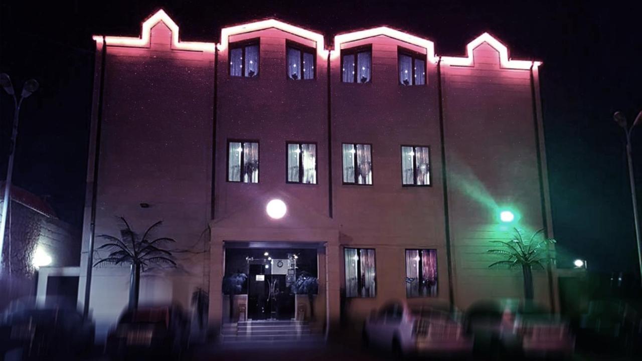 Sochi Plaza Hotel Yerevan Bagian luar foto